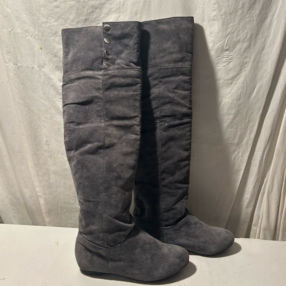 Chinese Laundry flat gray suede boots snap sides size 5.5 NWT - Picture 1 of 5